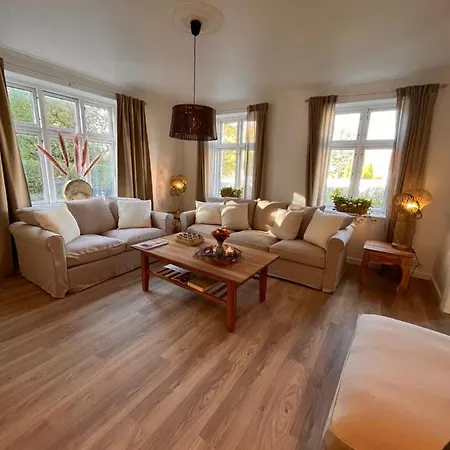 Jonas Hus - Munkgaard Panzió